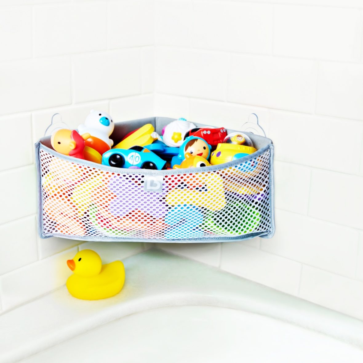 Kompaktiškas kampinis dizainas padidina erdvę vonios žaislams laikyti03